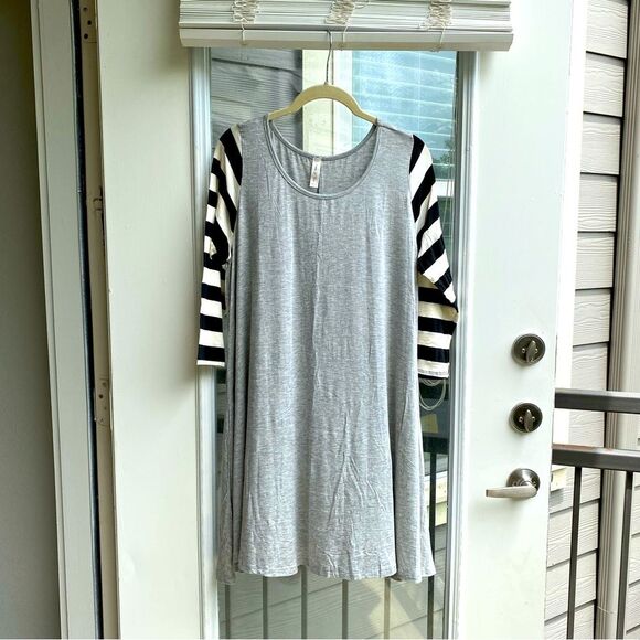 Miss 2 Day Stripe 3/4 Sleeve Wide Hem Women’s Small Gray Scoop Neck Dress - Picture 4 of 8